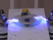 Borrando un CD con electricidad