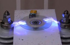 Borrando un CD con electricidad